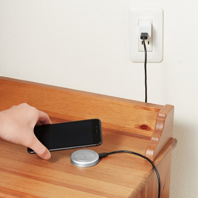 Qi規格対応!】スマートフォンを置くだけで充電ができる、ワイヤレス
